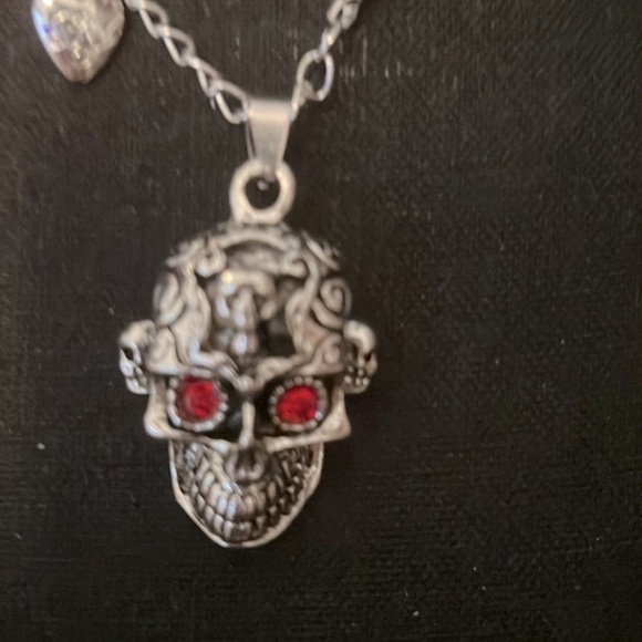 BETSEY JOHNSON SILVER DETAILED SKULL NECKLACE WITH RUBY EYES - Picture 2 of 13